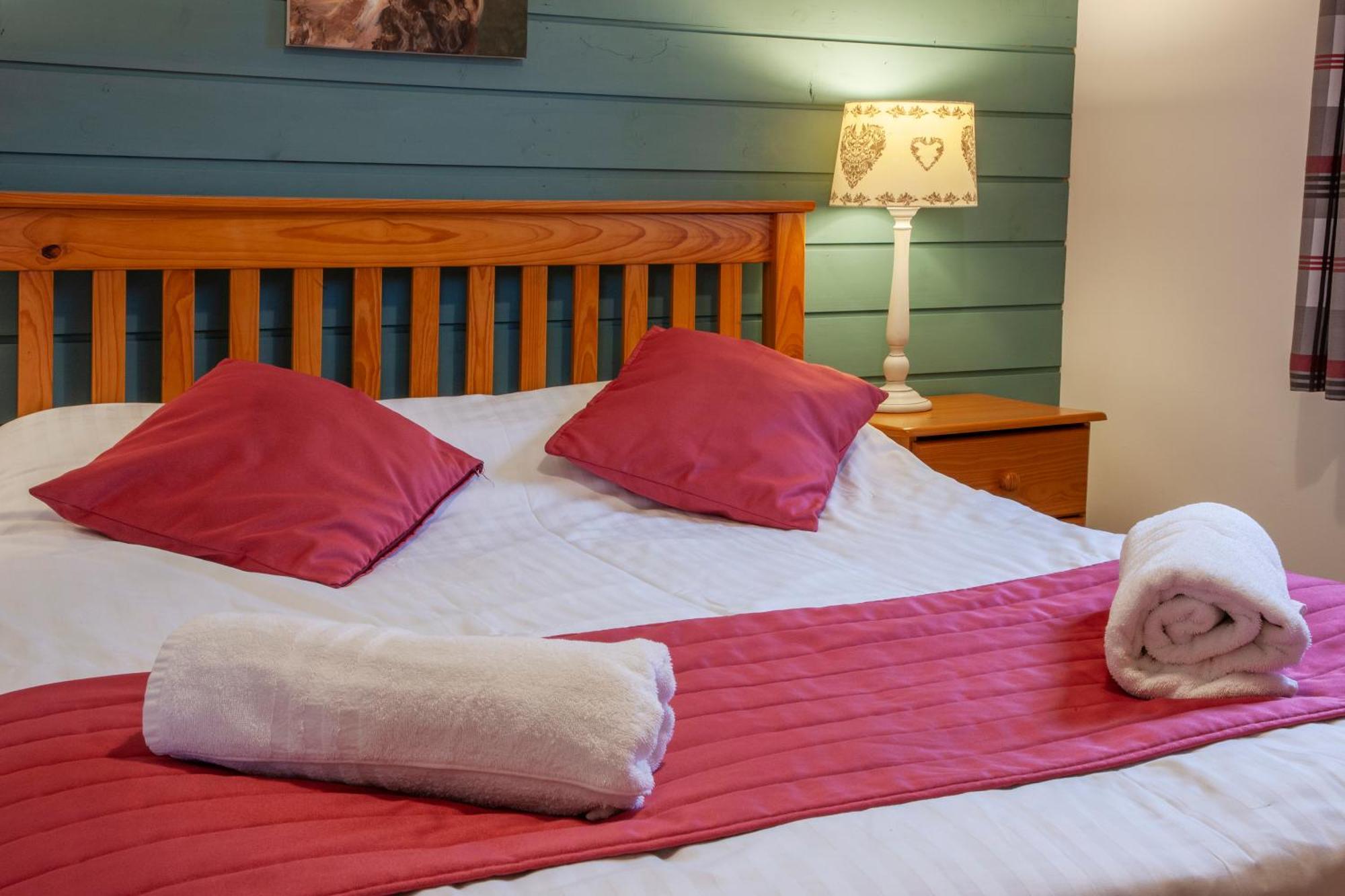 Appin Holiday Homes -Caravans, Lodges, Shepherds Hut And Train Carriage Stays 외부 사진