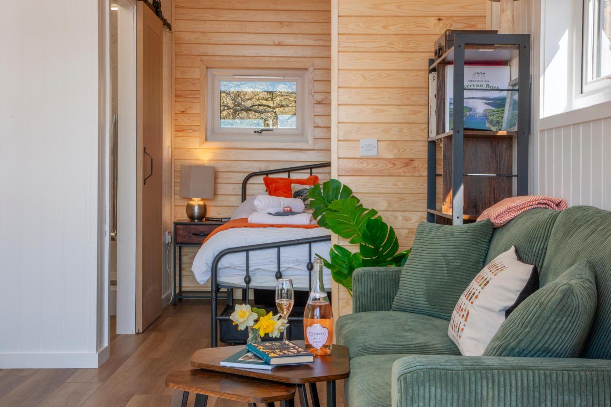 Appin Holiday Homes -Caravans, Lodges, Shepherds Hut And Train Carriage Stays 외부 사진