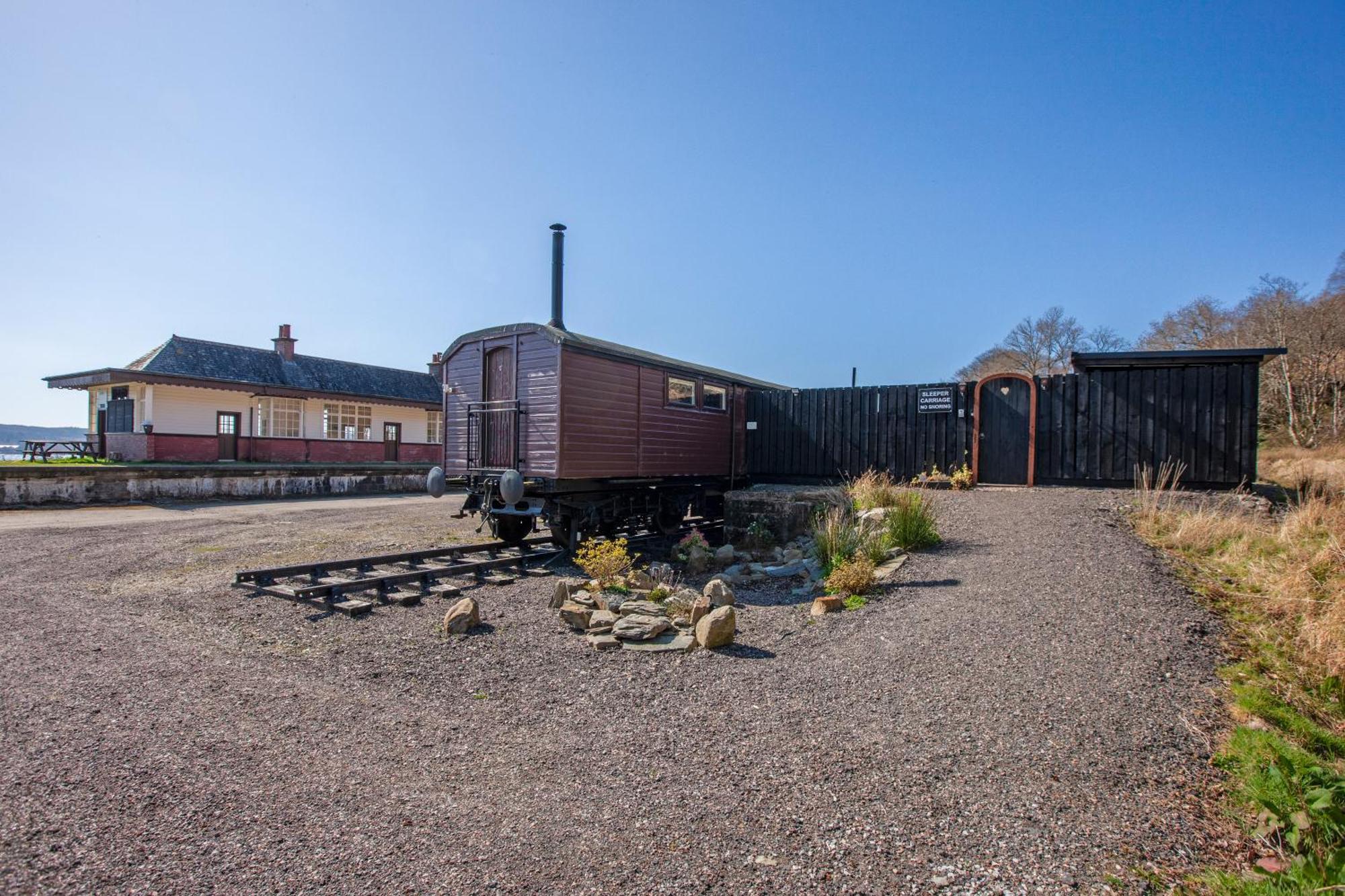 Appin Holiday Homes -Caravans, Lodges, Shepherds Hut And Train Carriage Stays 외부 사진